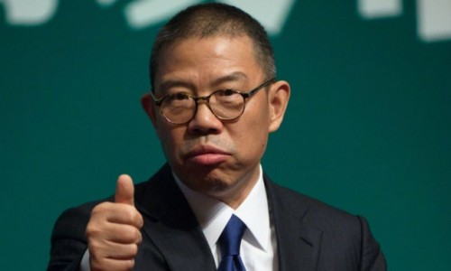 Tỷ phú nước đóng chai Trung Quốc giàu hơn Warren Buffett