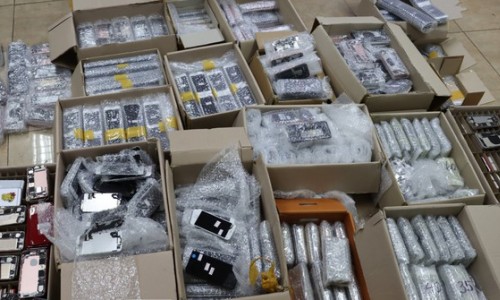 Nhập lậu hơn 600 chiếc điện thoại từ Hàn Quốc về Việt Nam bằng hình thức xé lẻ