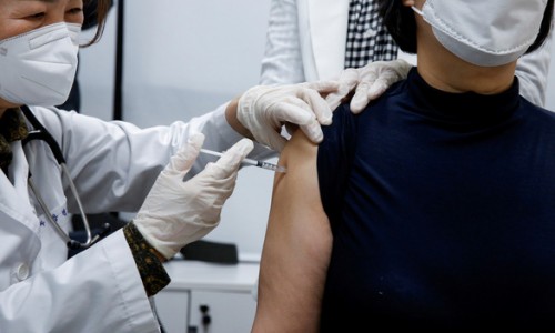 Hai người Hàn Quốc tử vong sau khi tiêm vaccine COVID-19 của AstraZeneca
