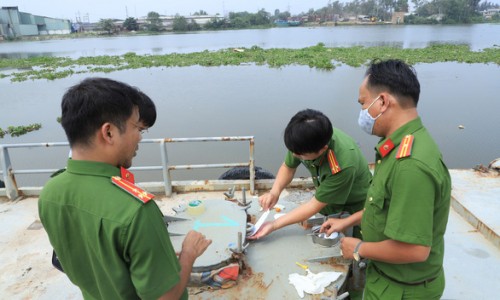 Bắt đội trưởng chống buôn lậu Hải quan do nhận hối lộ vụ 200 triệu lít xăng giả