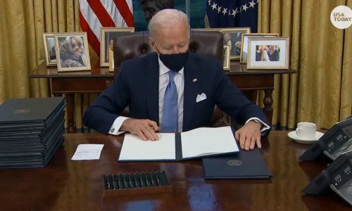 Tổng thống Biden bị 12 bang kiện