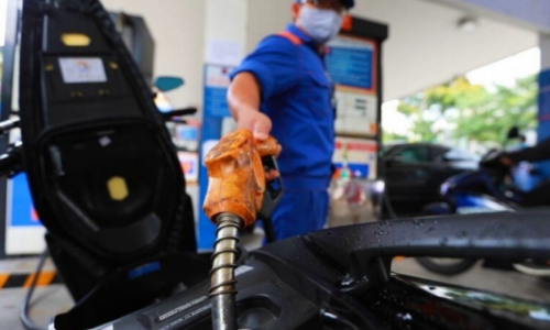 Giá xăng tăng nhẹ, vượt 19.000 đồng/lít