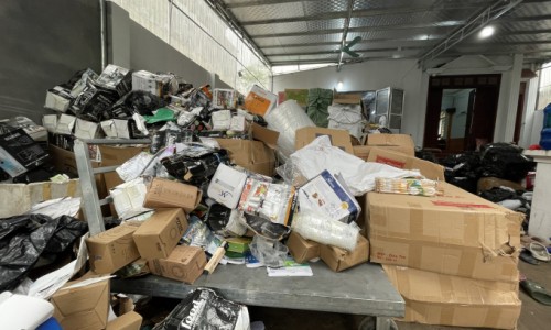Hà Nội: Lật tẩy kho hàng tiêu dùng nhập lậu cực lớn tại Ba Vì