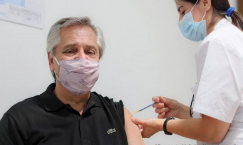 Tổng thống Argentina dương tính sau khi tiêm vaccine Sputnik V