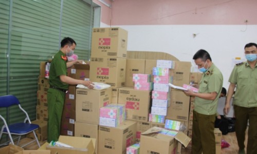 Hưng Yên: Bắt kho hàng mỹ phẩm, thực phẩm chức năng nghi nhập lậu