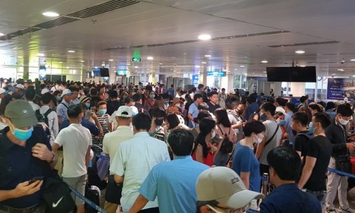 Bộ GTVT họp khẩn về ùn tắc tại sân bay Tân Sơn Nhất