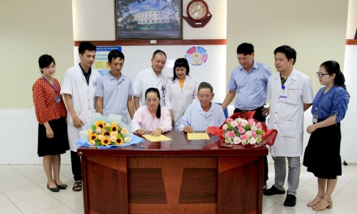 Hai người tìm lại ánh sáng nhờ giác mạc của cô gái 25 tuổi