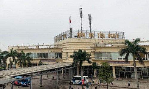 Đình chỉ khai thác tuyến và thu hồi phù hiệu 9 xe khách