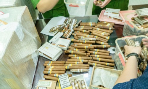 Cục Hàng không "siết" buôn lậu xì gà