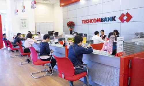 Techcombank phản hồi gì khi khách hàng tố đưa "giang hồ" tới đòi nợ?