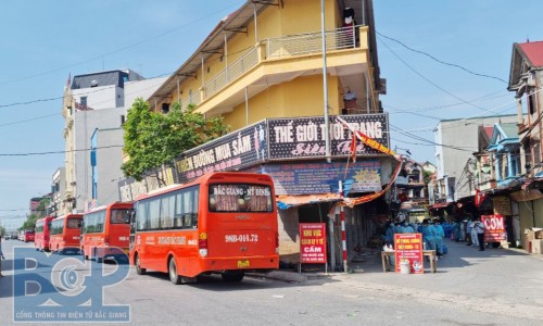 Di chuyển hàng nghìn công nhân ra khỏi tâm dịch Núi Hiểu
