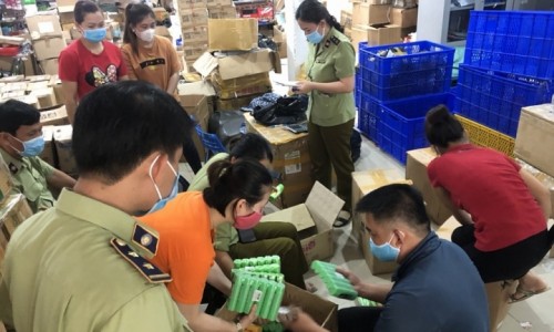 Tràn lan hoạt động buôn bán mỹ phẩm nhập lậu