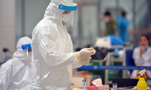 Hà Nội: 4 trường hợp dương tính SARS-CoV-2 liên quan đến người phụ nữ bán rau chợ Đông Anh