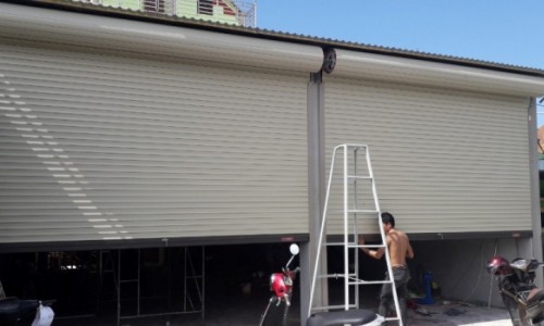 Nhu cầu lắp đặt cửa cuốn tăng cao, người dân