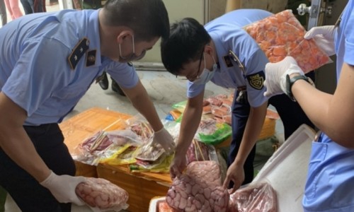 Hà Nội: Thu giữ 10 tấn nội tạng bốc mùi hôi thối chuẩn bị được đưa lên bàn nhậu