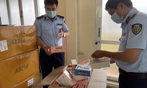 Hà Nội: Triệt phá cơ sở kinh doanh 15.000 sản phẩm thuốc lá điện tử