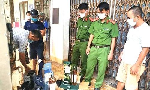 Kịp thời ngăn chặn lô rượu lậu trị giá 1,5 tỷ không rõ xuất xứ