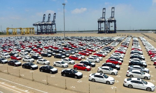 Ôtô nhập khẩu tăng hơn 100% trong 6 tháng