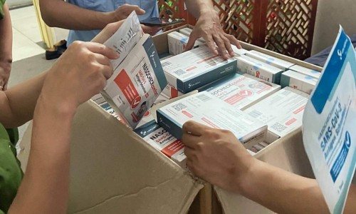 Kit test nhanh COVID-19 trôi nổi ngoài thị trường - Nguy cơ tiềm ẩn khiến dịch bệnh lây lan