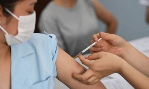 WHO kêu gọi hoãn tiêm vaccine mũi 3 ở nước giàu để giúp nước nghèo