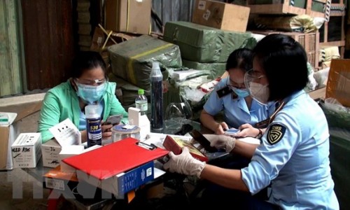 TPHCM: Triệt phá kho hàng lậu thiết bị y tế điều trị COVID-19