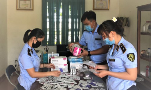 Mua trôi nổi 100 bộ kit test nhanh Covid-19, cá nhân bị xử phạt 10 triệu đồng