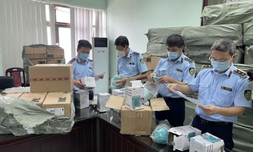 Tuyên Quang: Bắt giữ hơn 13.000 khẩu trang y tế không rõ nguồn gốc bán trên Facebook