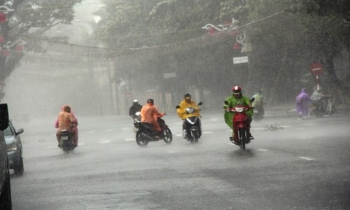 Bão số 6 suy yếu thành một vùng áp thấp, mưa lớn ở miền Trung