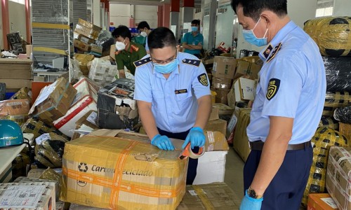 Chi nhánh bưu chính Viettel Kiên Giang chứa hơn 1.300 sản phẩm không xuất xứ
