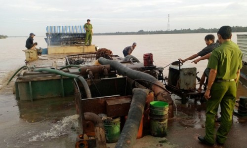 Vĩnh Long: Một công ty khai thác cát bị phạt 170 triệu đồng