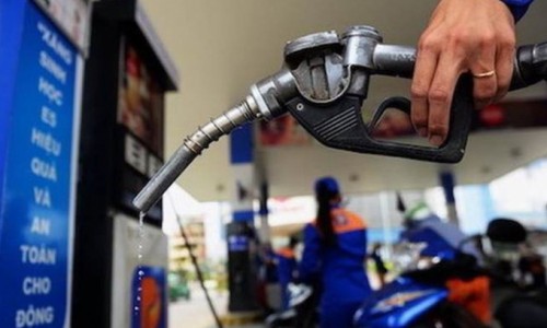 Giá xăng tăng hơn 600 đồng/lít, cao nhất trong 7 năm qua