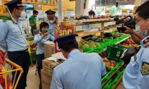 TP Hồ Chí Minh tăng cường công tác chống hàng giả dịp cận Tết