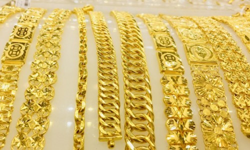 Giá vàng tăng nhẹ, dao động quanh 1.800 USD/ounce