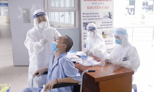 Thủ tướng yêu cầu khắc phục tình trạng cán bộ y tế nghỉ việc