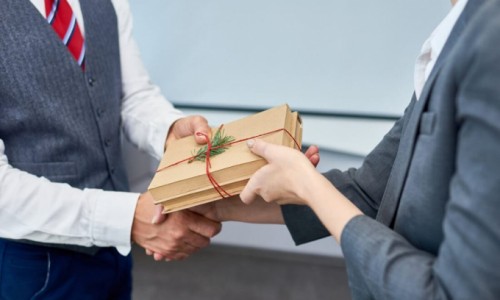 Nghiêm cấm biếu, tặng quà Tết cho lãnh đạo các cấp