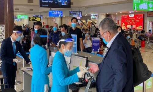 Người nhập cảnh tiêm đủ liều vắc xin sẽ cách ly tại nhà 3 ngày
