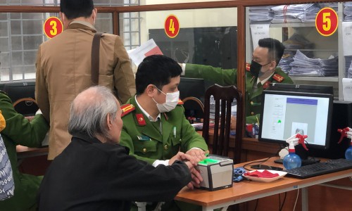 Hà Nội: Làm CCCD trước tháng 12/2021 chưa nhận được thẻ cần làm gì?