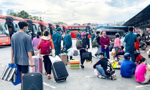 Nhiều địa phương thay đổi điều kiện cho người về quê ăn Tết