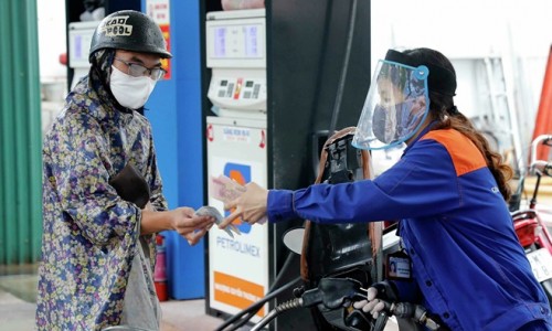 NÓNG: Đề xuất giảm thuế bảo vệ môi trường với xăng xuống còn 3.000 đồng/lít