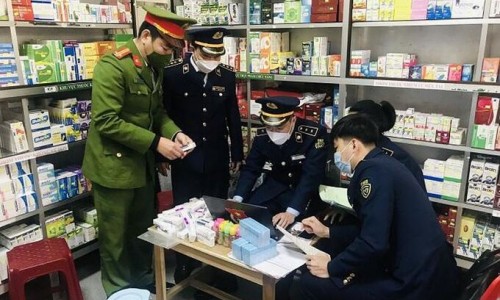 Nghệ An: Phát hiện nhiều cơ sở buôn bán kit test nhanh Covid-19 nhập lậu