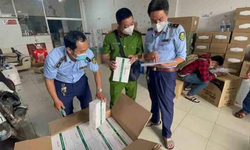 Tp.HCM phá đường dây mua bán lậu thuốc điều trị Covid-19 lớn