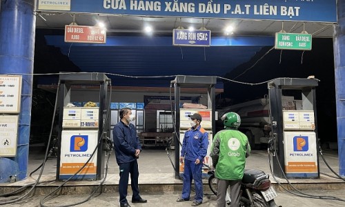 QLTT Hà Nội kiểm tra hàng loạt cây xăng thông báo hết hàng