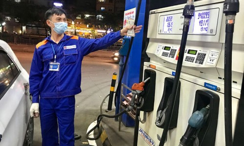 Bảo đảm giá xăng dầu trong nước bám sát giá thế giới