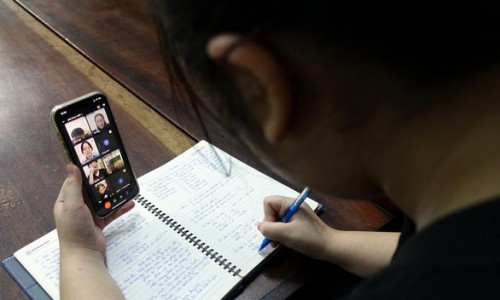 Chính sách hỗ trợ đặc biệt giúp hộ nghèo tiếp cận smartphone