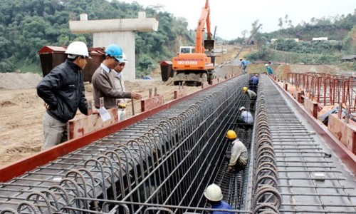 Giải ngân vốn đầu tư công mới đạt 11%