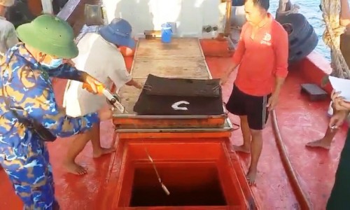 Kiên Giang: Tạm giữ tàu chở 20.000 lít dầu DO không rõ nguồn gốc