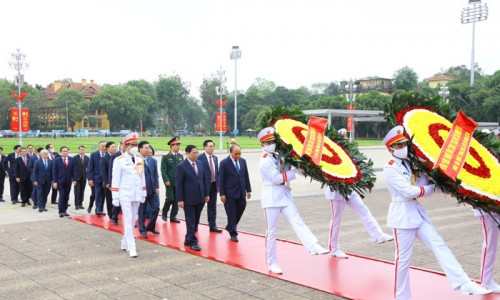 Lãnh đạo Đảng, Nhà nước và Thành phố Hà Nội vào Lăng viếng Chủ tịch Hồ Chí Minh