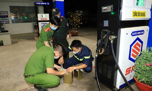 Yêu cầu tăng cường chống buôn lậu, sản xuất, kinh doanh xăng dầu giả
