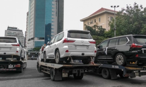 C03 phối hợp với Hải quan điều tra đường dây nhập siêu xe biếu tặng