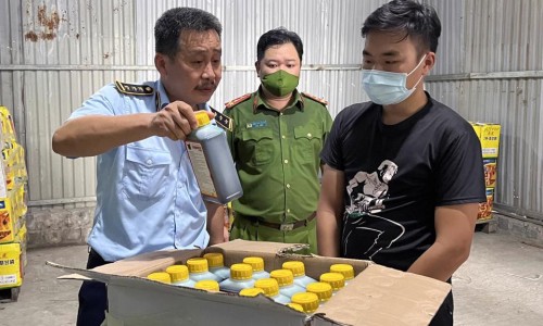 Hà Nội: Kiểm tra đột xuất, phát hiện một kho thuốc bảo vệ thực vật giả mạo nhãn hiệu
